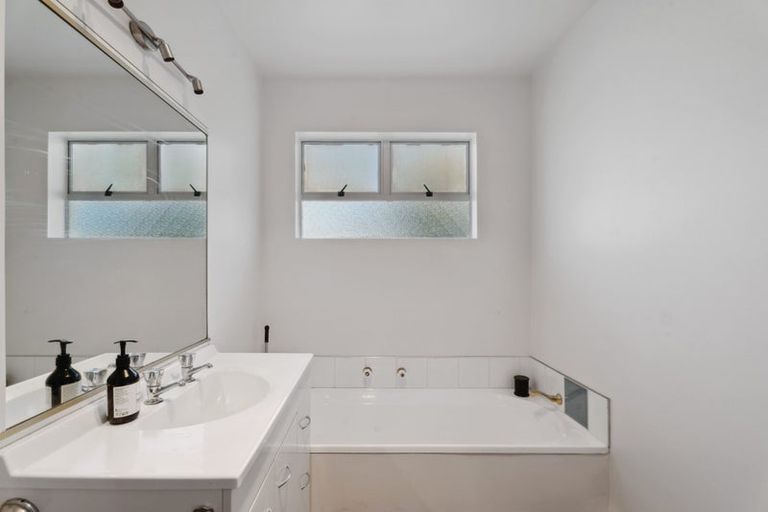 Photo of property in 8 Ragan Lane, Wanaka, 9305