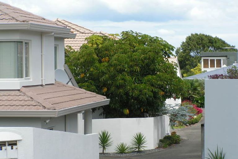 Photo of property in 2/11a Northboro Road, Hauraki, Auckland, 0622