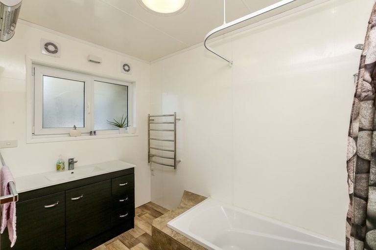 Photo of property in 30 Karaka Street, Merrilands, New Plymouth, 4312