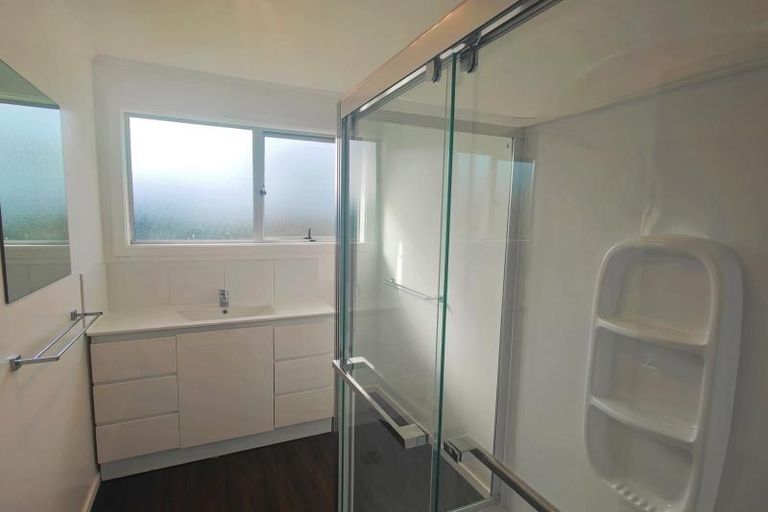 Photo of property in 4 Kilcar Place, Massey, Auckland, 0614