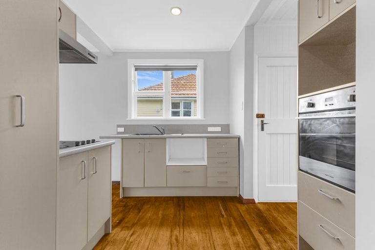 Photo of property in 29 Wilson Street, Waverley, 4510