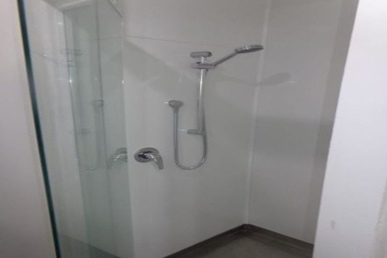 Photo of property in 81 Hobsonville Road, West Harbour, Auckland, 0618