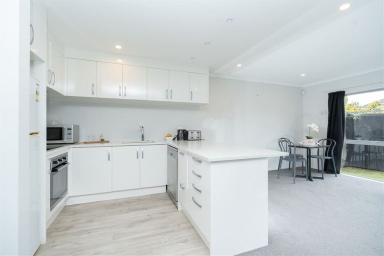 Photo of property in 2/11 Crosher Place, Silverdale, Hamilton, 3216