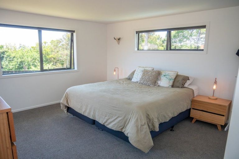 Photo of property in 24 Dudley Crescent, Cable Bay, 0420