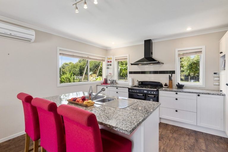 Photo of property in 468 Tararua Road, Levin, 5571