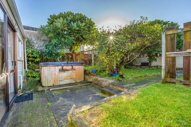 Photo of property in 12 Mana Esplanade, Paremata, Porirua, 5026