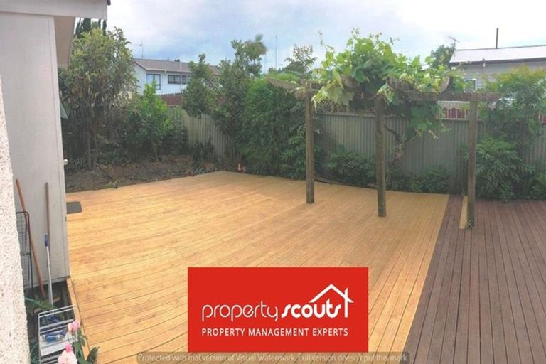 Photo of property in 9 Karaka Street, New Lynn, Auckland, 0600
