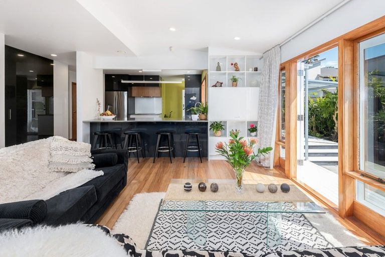 Photo of property in 11 Bradbury Road, Botany Downs, Auckland, 2010