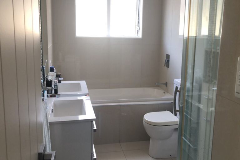 Photo of property in 45 Harrowglen Drive, Northcross, Auckland, 0630