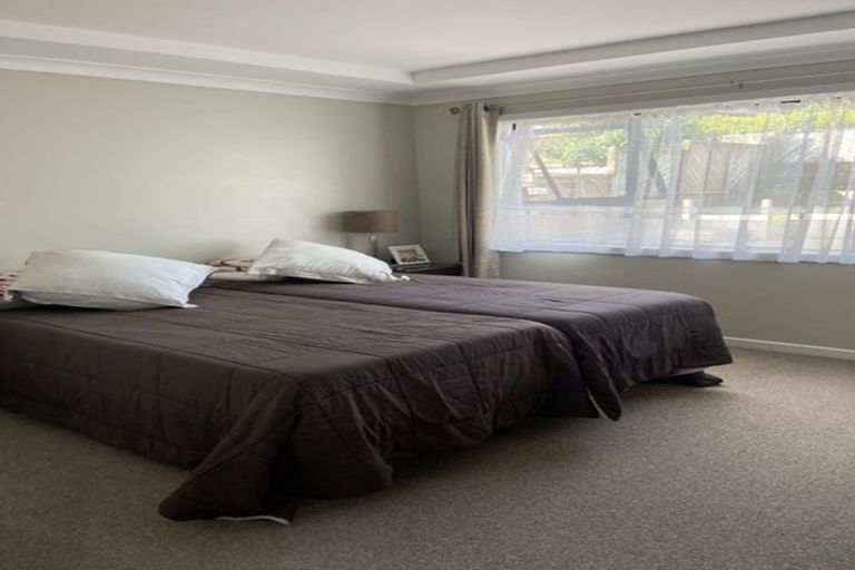 Photo of property in 27 Charles Prevost Drive, The Gardens, Auckland, 2105