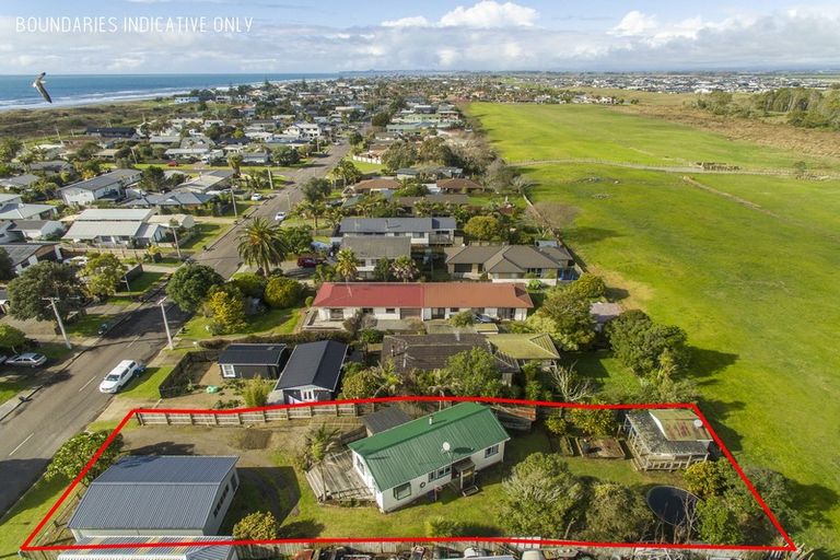 Photo of property in 56 Simpson Road, Papamoa Beach, Papamoa, 3118