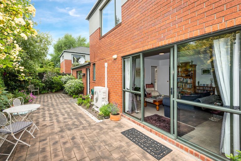 Photo of property in 2/15 Coles Place, St Albans, Christchurch, 8014