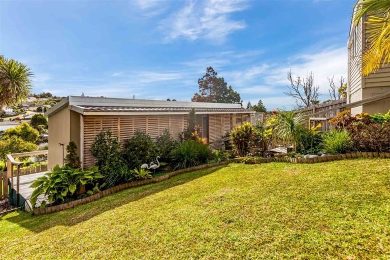 Photo of property in 25 Nor'east Drive, Northcross, Auckland, 0632