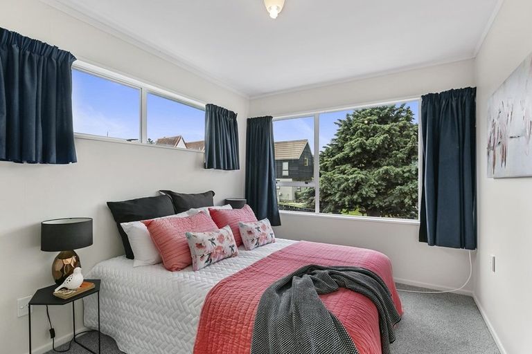 Photo of property in 18 Cassley Crescent, Papakowhai, Porirua, 5024