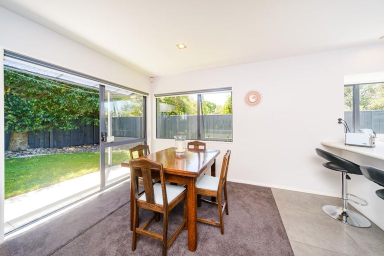 Photo of property in 17 Woburn Place, Takaro, Palmerston North, 4412