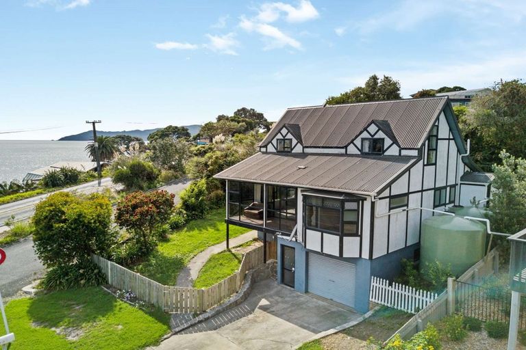Photo of property in 2 Seaview Road, Cable Bay, 0420