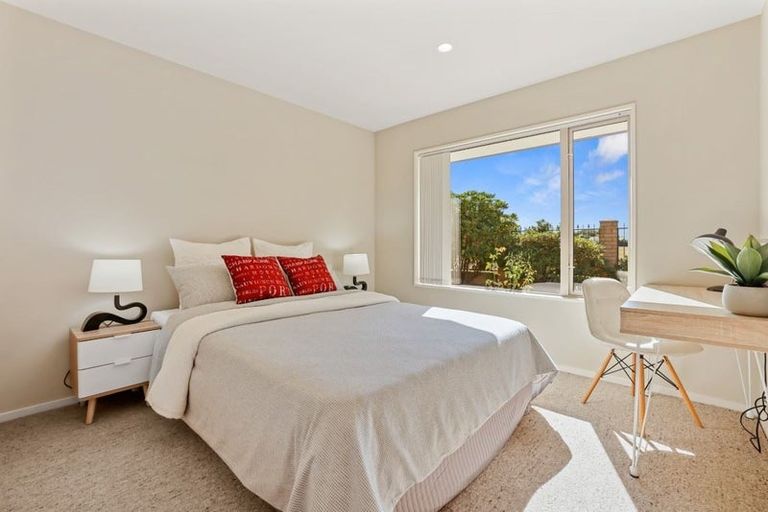 Photo of property in 5 Mcclintock Lane, Sockburn, Christchurch, 8042