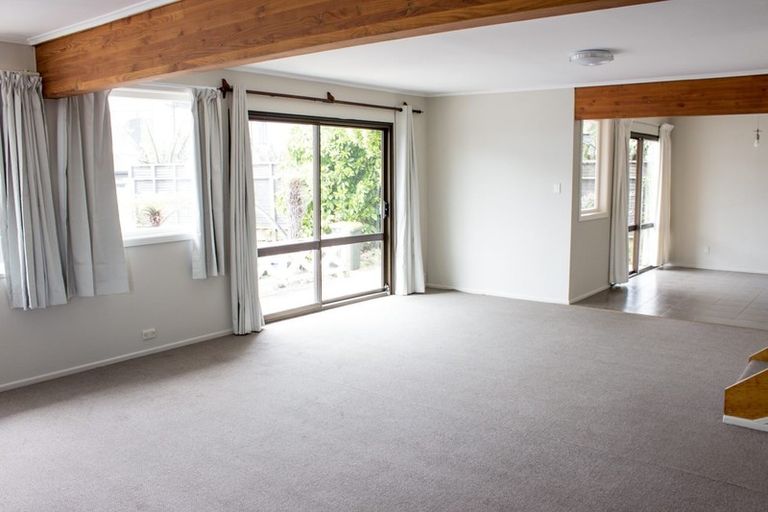 Photo of property in 572 Beach Road, Rothesay Bay, Auckland, 0630