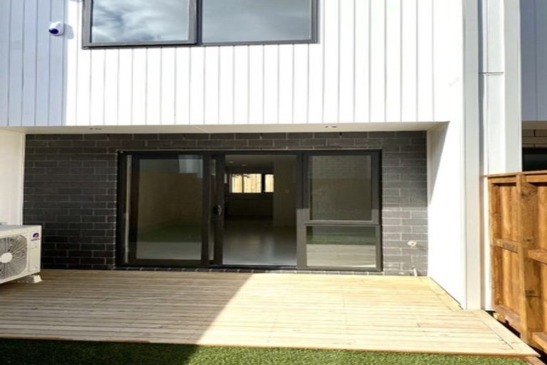 Photo of property in 8/36 Santiago Crescent, Unsworth Heights, Auckland, 0632