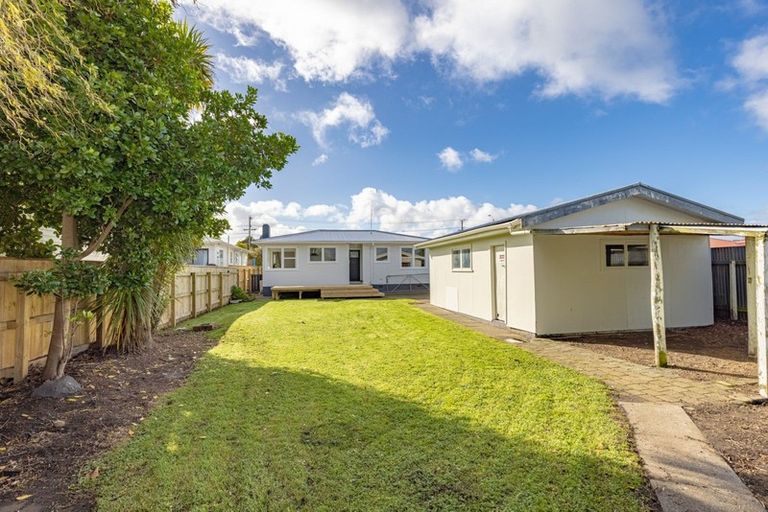 Photo of property in 195 Puriri Street, Castlecliff, Whanganui, 4501