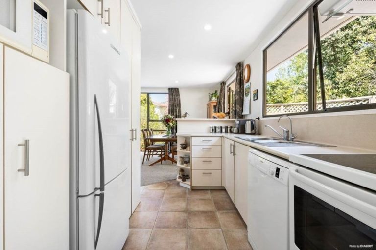 Photo of property in 41 John Dee Crescent, Red Beach, 0932