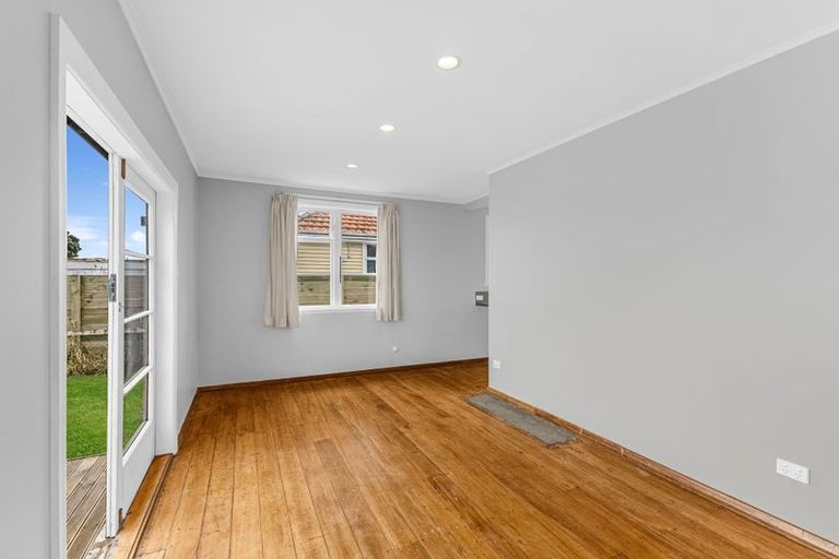 Photo of property in 29 Wilson Street, Waverley, 4510