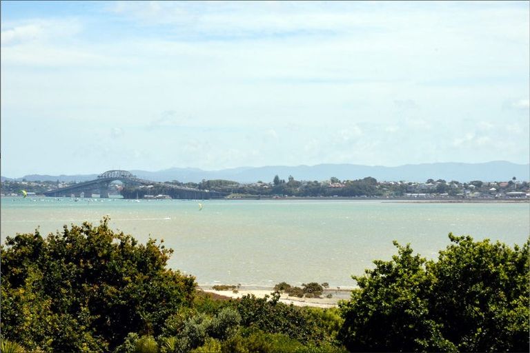 Photo of property in 1/94 Jutland Road, Hauraki, Auckland, 0622