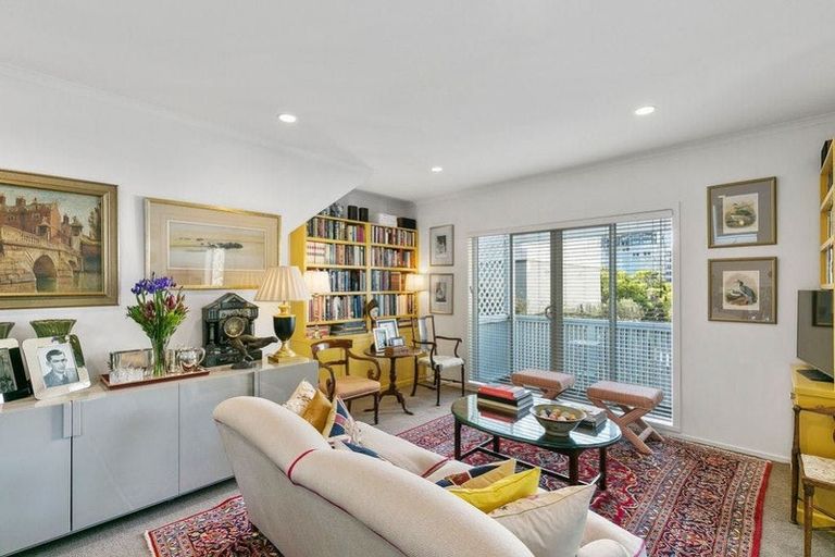 Photo of property in 55c Bolton Street, Kelburn, Wellington, 6012