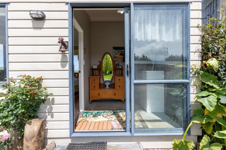 Photo of property in 47 Cowper Side Road, Dannevirke, 4976