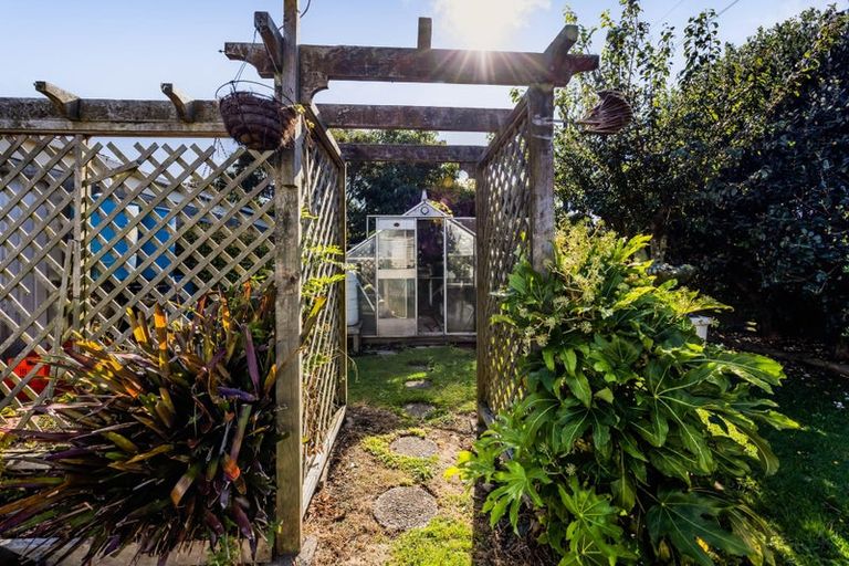 Photo of property in 124 Glover Road, Hawera, 4610