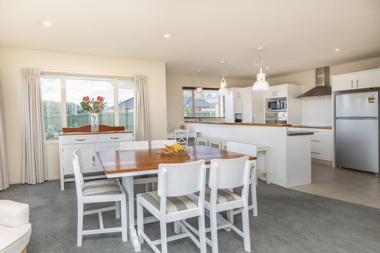 Photo of property in 10 Harrys Way, Redwood, Christchurch, 8051