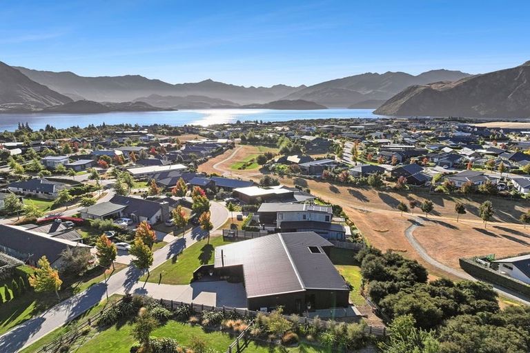 Photo of property in 7 Diamond Lane, Wanaka, 9305