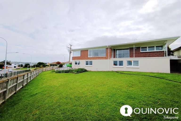 Photo of property in 520 Glenfield Road, Glenfield, Auckland, 0629