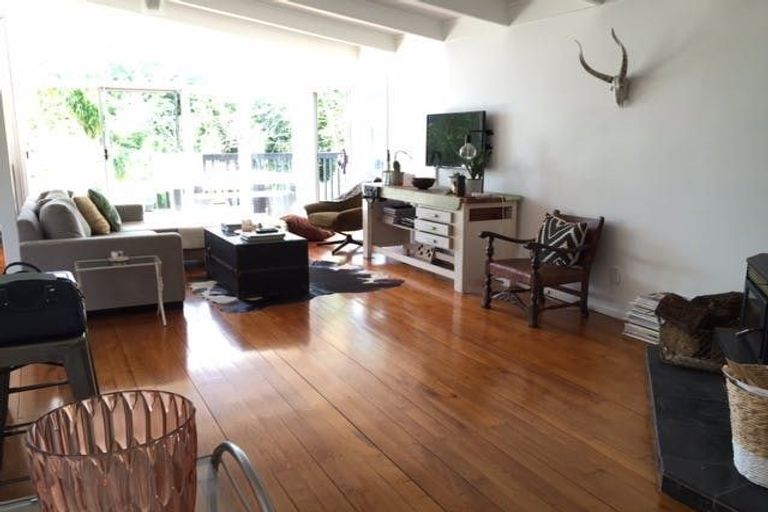 Photo of property in 13 Merchant Avenue, Te Atatu South, Auckland, 0610