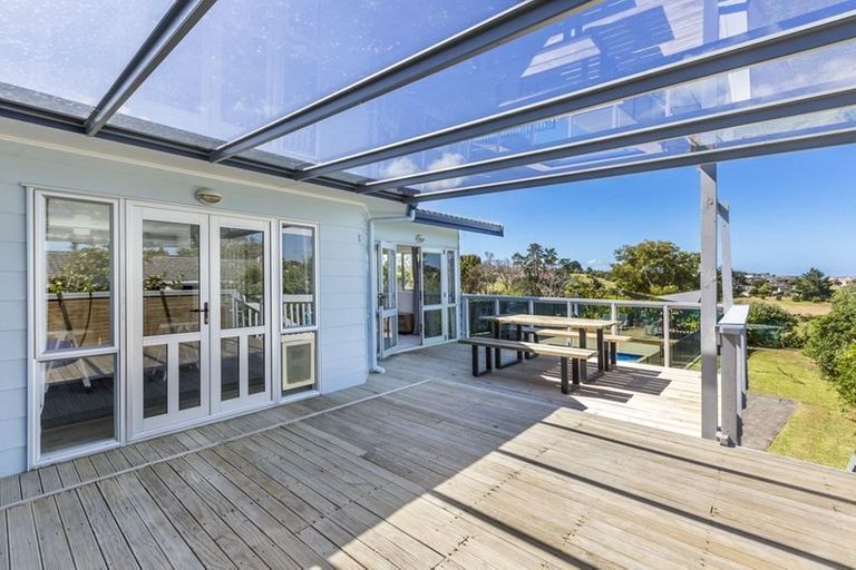 Photo of property in 1301 Whangaparaoa Road, Army Bay, Whangaparaoa, 0930