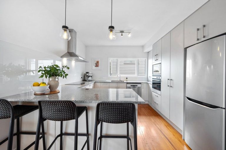 Photo of property in 20 Bradbury Road, Botany Downs, Auckland, 2010