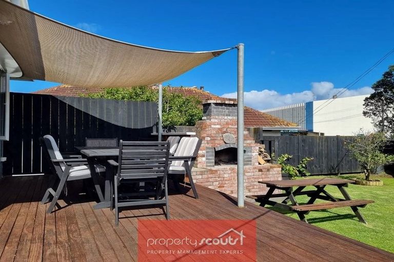 Photo of property in 39 Breakwater Road, Moturoa, New Plymouth, 4310