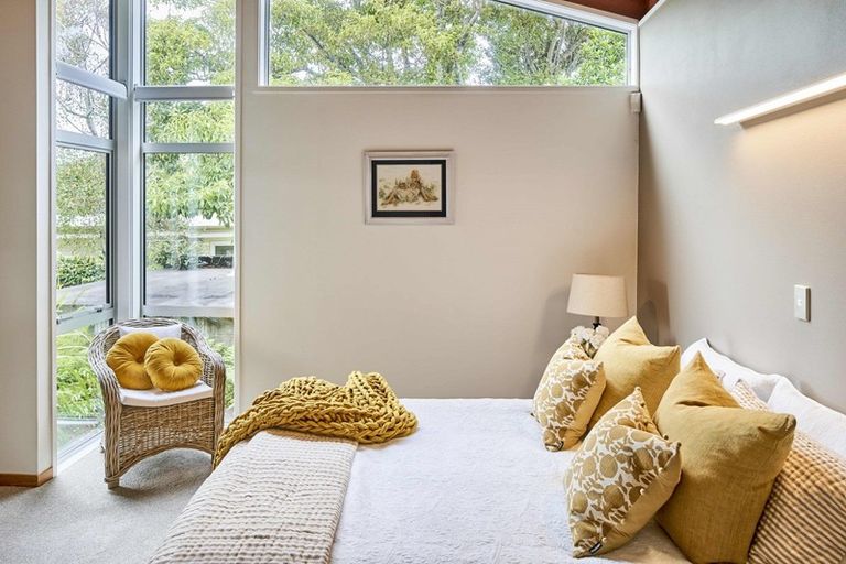 Photo of property in 33 Kiriwai Road, Paremata, Porirua, 5024