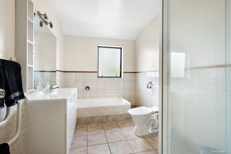 Photo of property in 26a Woodstock Road, Forrest Hill, Auckland, 0620