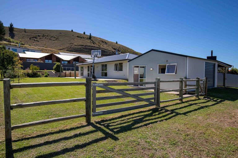 Photo of property in 74 Shields Street, Clyde, 9330