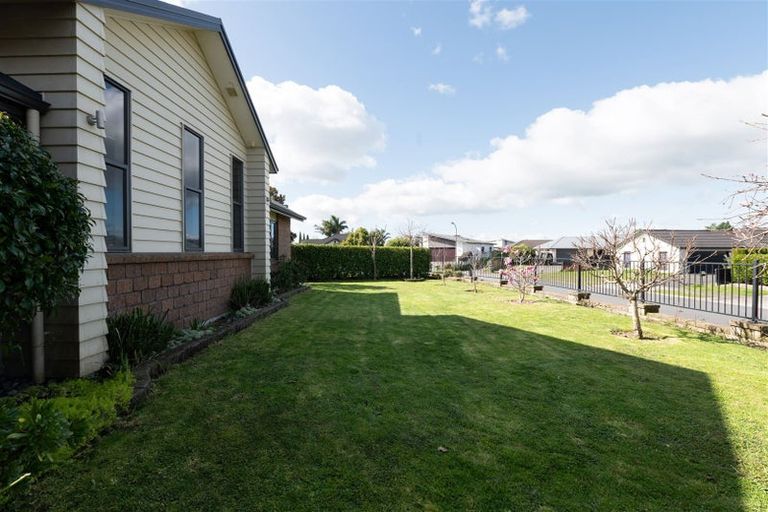 Photo of property in 15 Malbec Place, Rototuna, Hamilton, 3210