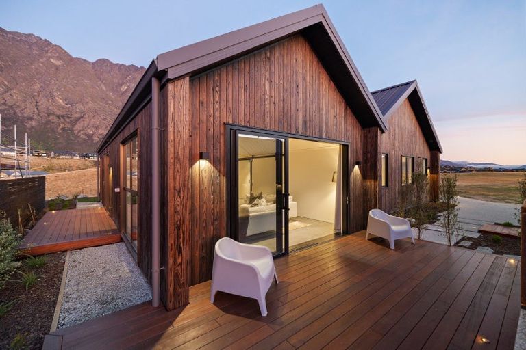 Photo of property in 28 Cunninghams Drive, Jacks Point, Queenstown, 9371