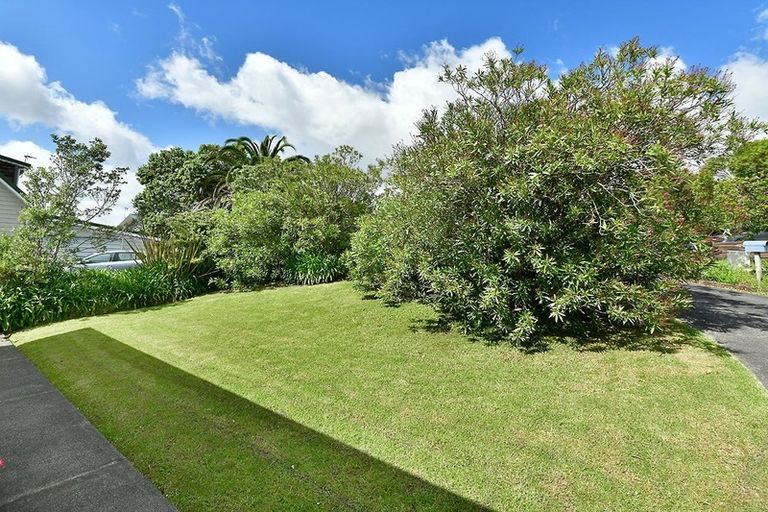 Photo of property in 60 Albatross Road, Red Beach, 0932