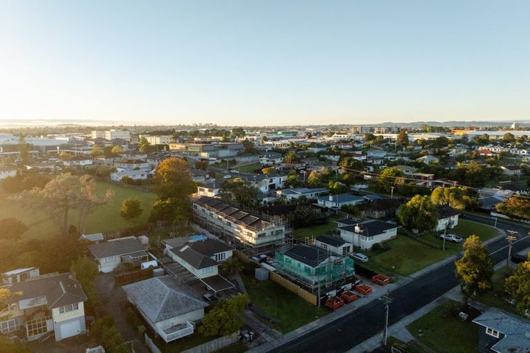 Photo of property in 2/5 Preston Avenue, Henderson, Auckland, 0610