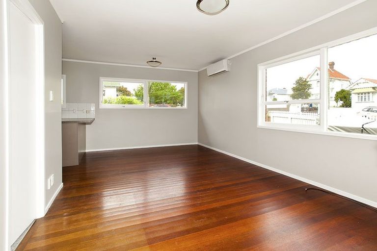 Photo of property in 1/134 Calliope Road, Stanley Point, Auckland, 0624