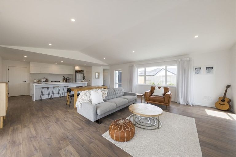 Photo of property in 19 Silicon Way, Fitzherbert, Palmerston North, 4410