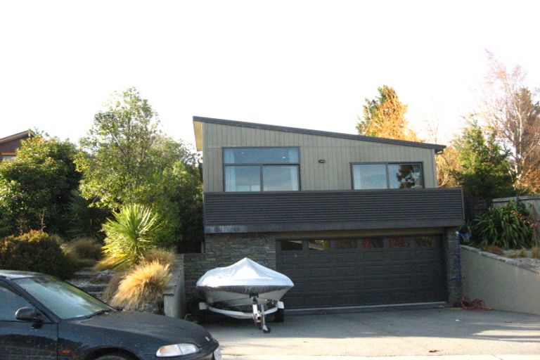 Photo of property in 3 Larch Court, Kelvin Heights, Queenstown, 9300