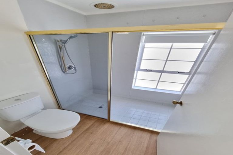 Photo of property in 2 Framalda Place, Conifer Grove, Takanini, 2112