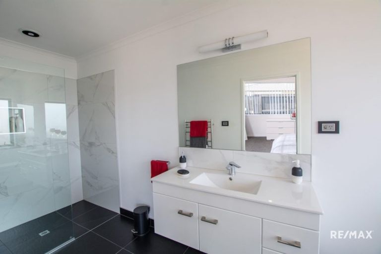 Photo of property in 18 Naeo Close, Papamoa Beach, Papamoa, 3118