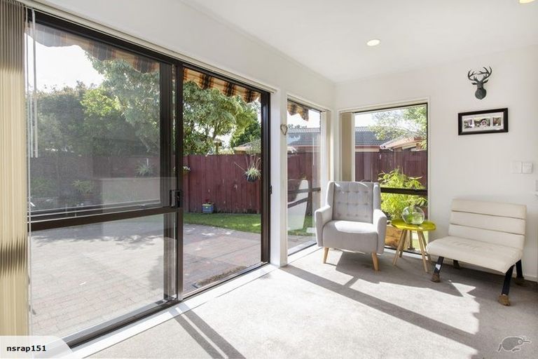 Photo of property in 3b Mirabell Place, Golflands, Auckland, 2013